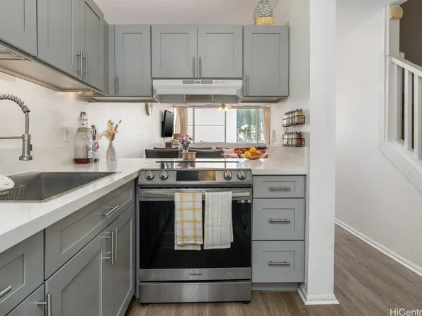 46-232 Kahuhipa St APT D202, Kaneohe, HI 96744