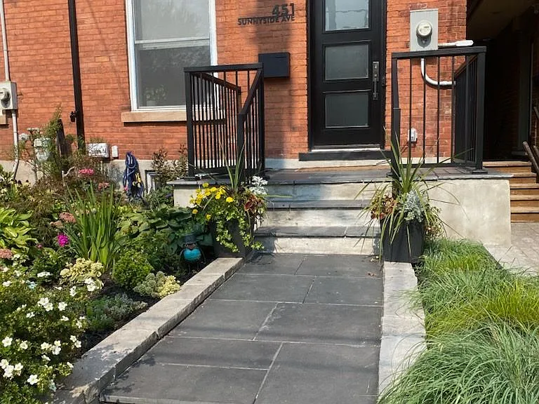 451 Sunnyside Ave — Photo 2