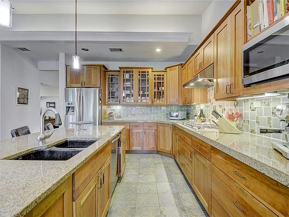 3rd image of 4112 Hyridge Dr