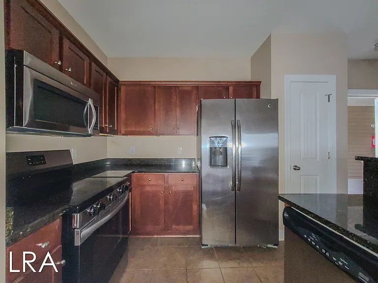 300 Gateway Dr #346 — Photo 5