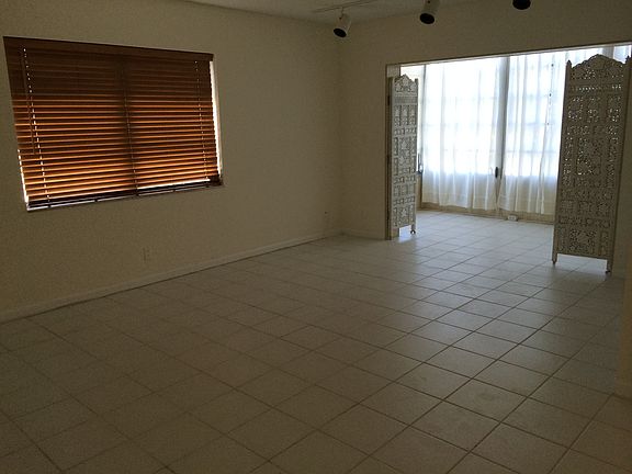 Living/closed balcony