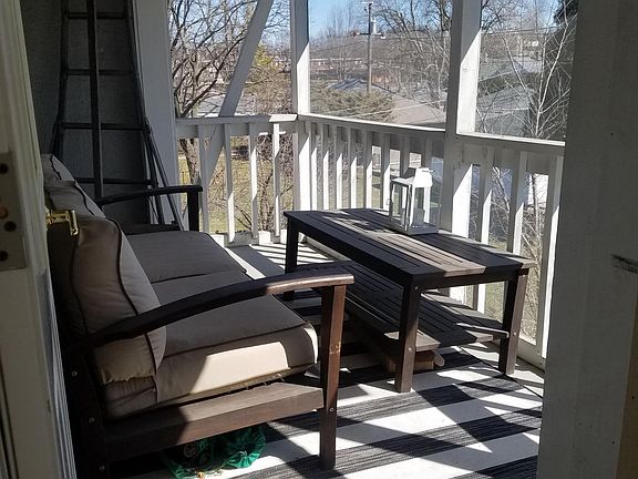 Private Screened in Porch