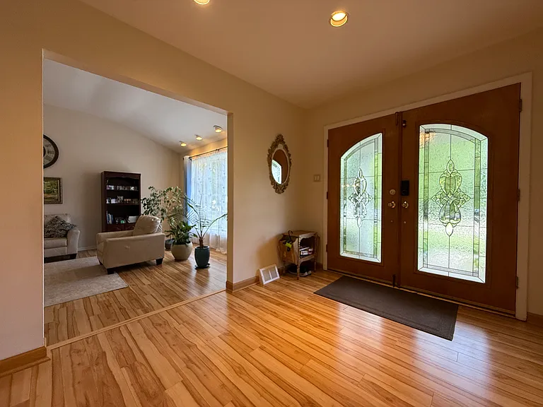 806 Warfield Ln — Photo 22