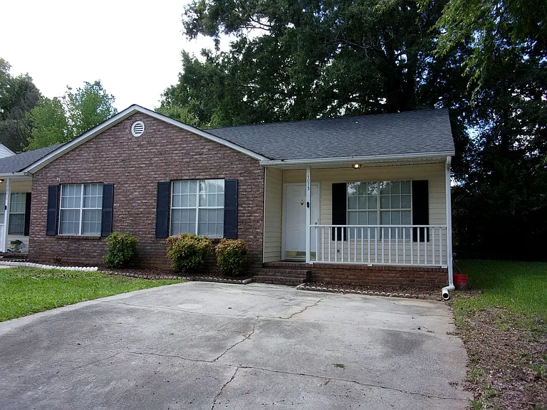 1073 Cherry Meadow Ln — Photo 2