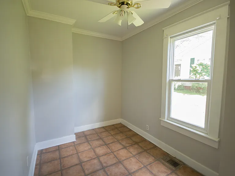410 S Houston St — Photo 14