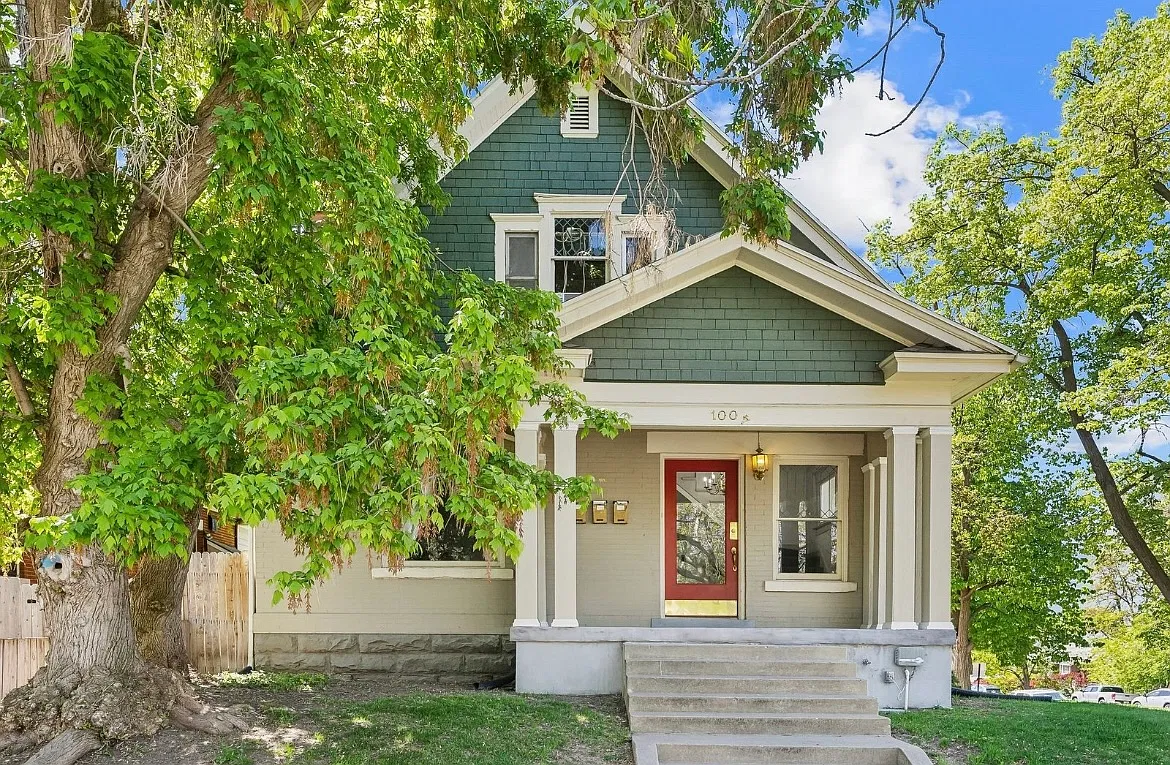 3 bed, $825 — Photo 1