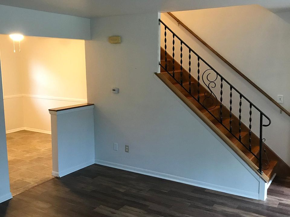 1st image of 207 River Ln