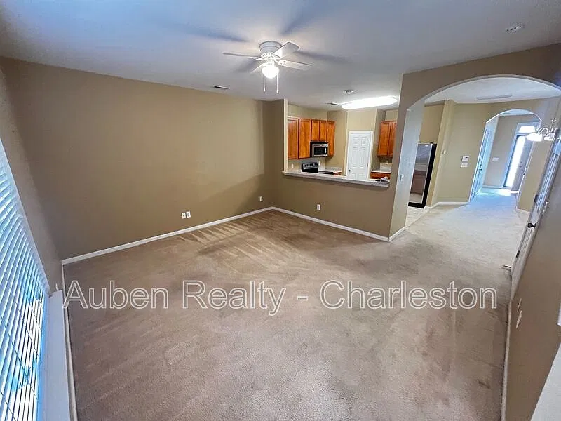 3 bed, 2.5 bath, 1577 sqft, $2,150 — Photo 2