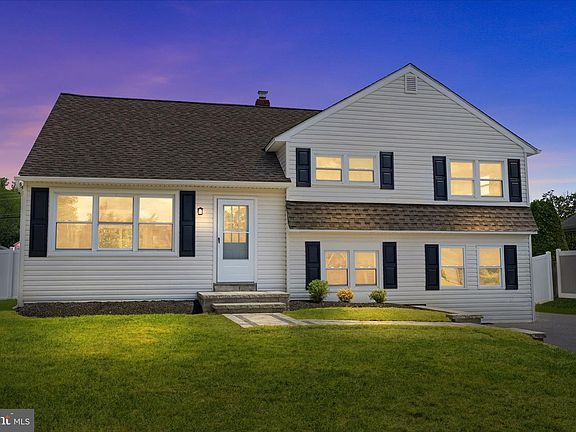 2nd image of 993 Riviera Rd