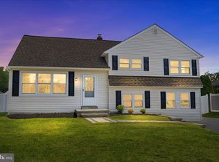 993 Riviera Rd, Warminster, PA 18974
