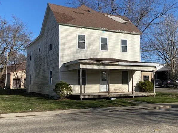 121 5th St, Charleston, IL 61920