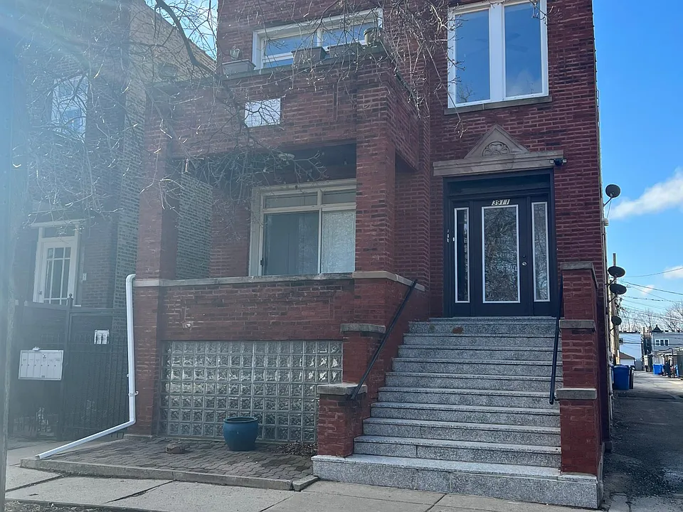3911 W Schubert Ave #2