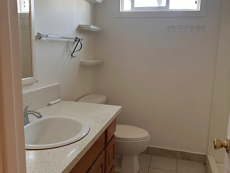 1725 Pontenova Ave #B — Photo 6