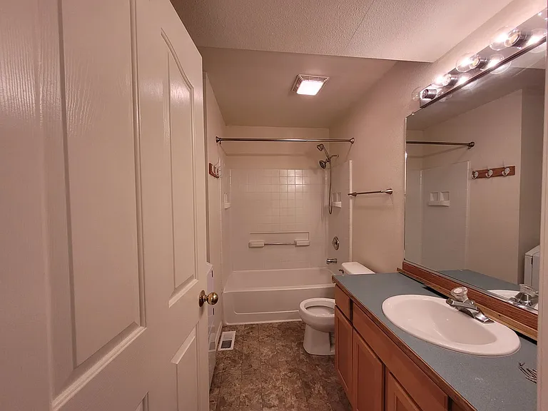 1601 Waterwood Cir — Photo 13