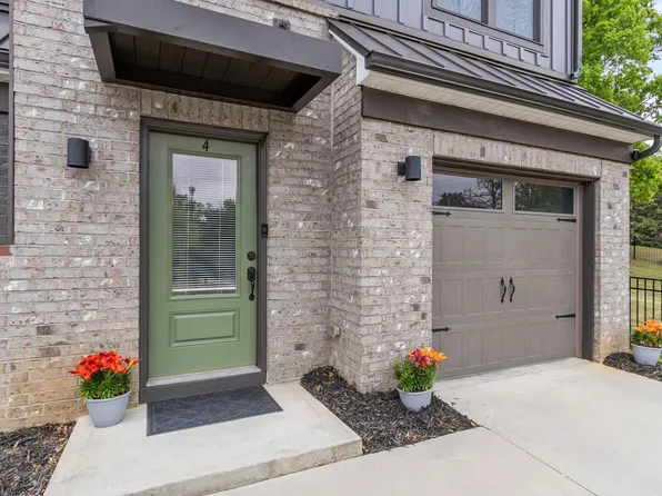 4 Connaught Ct, Mauldin, SC 29662