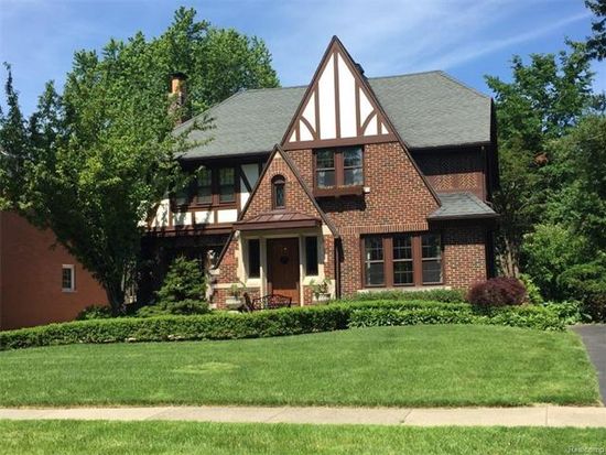 26051 Salem Rd, Huntington Woods, MI 48070