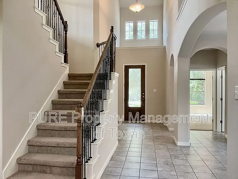 1932 Kempwood Loop — Photo 2