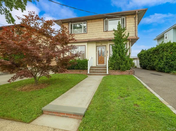 49 Roosevelt Court, Westbury, NY 11590