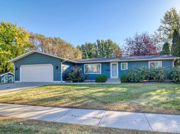 3714 17th St S, Fargo, ND 58104