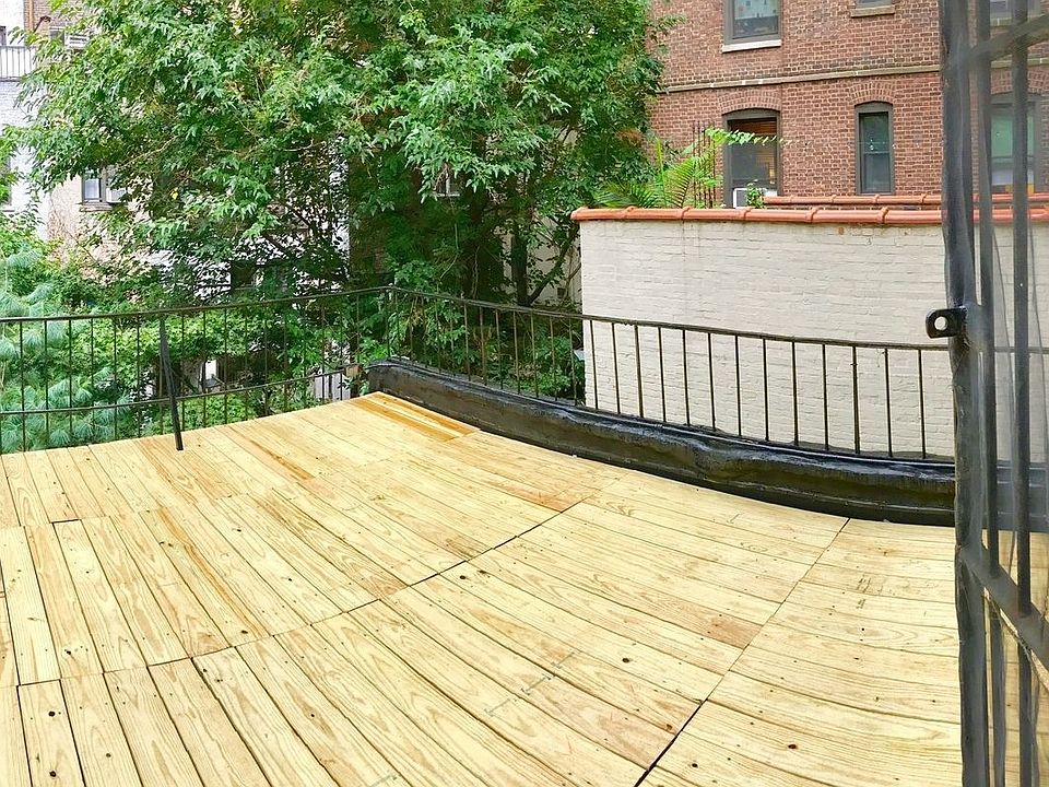 1st image of 157 W 73rd St #3