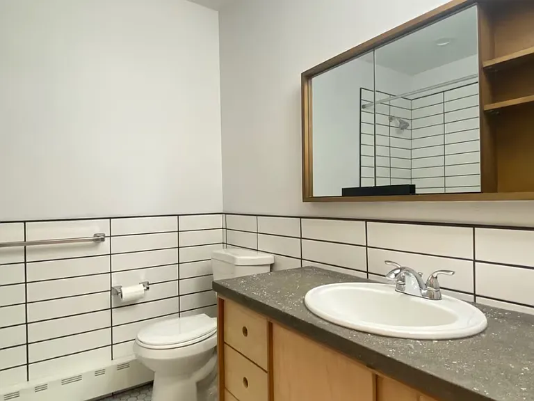 2727 Oakdale Dr — Photo 8