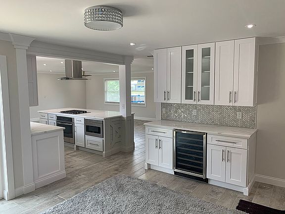 5th image of 170 Diana Blvd