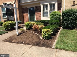 4765 Gainsborough Dr, Fairfax, VA 22032