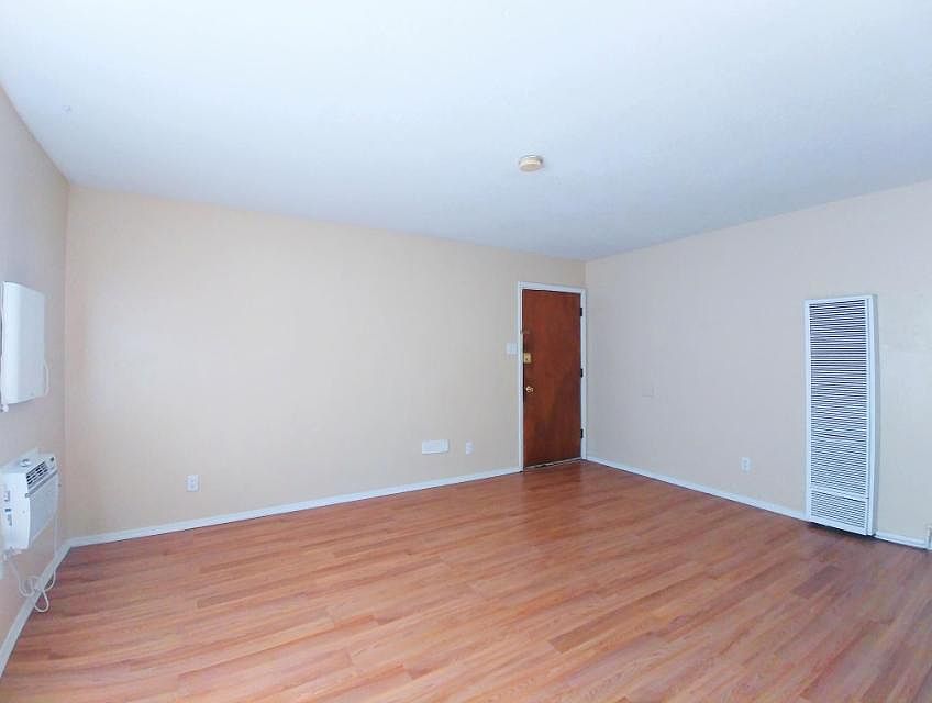 Bright and Updated Studio Space Just 3 Blocks to UNM Apartments