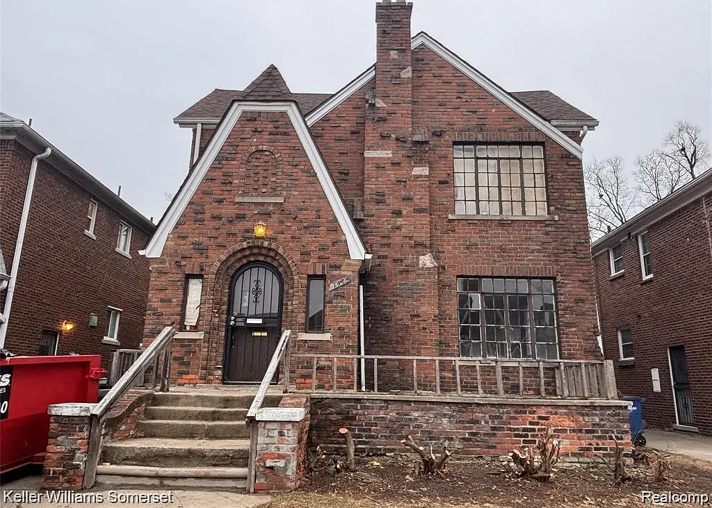 2 bed, 1.0 bath, 1300 sqft, $1,100 — Photo 1