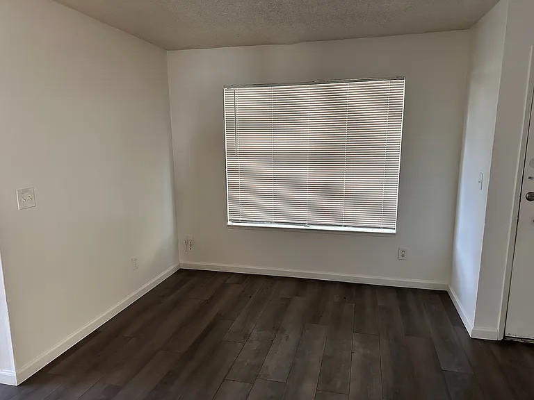 2223 Edison Ave #13 — Photo 3