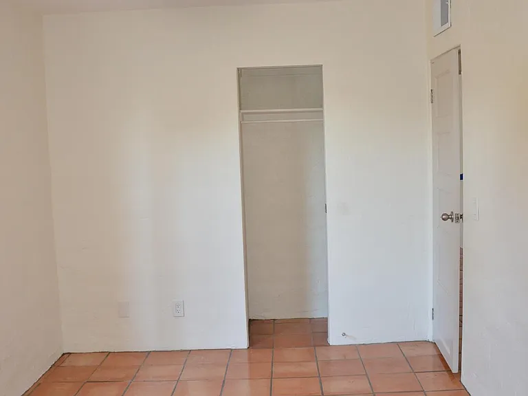 1025 E Indianola Ave — Photo 20