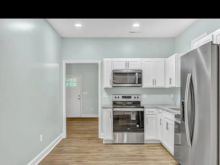 1317 Glenn St — Photo 4