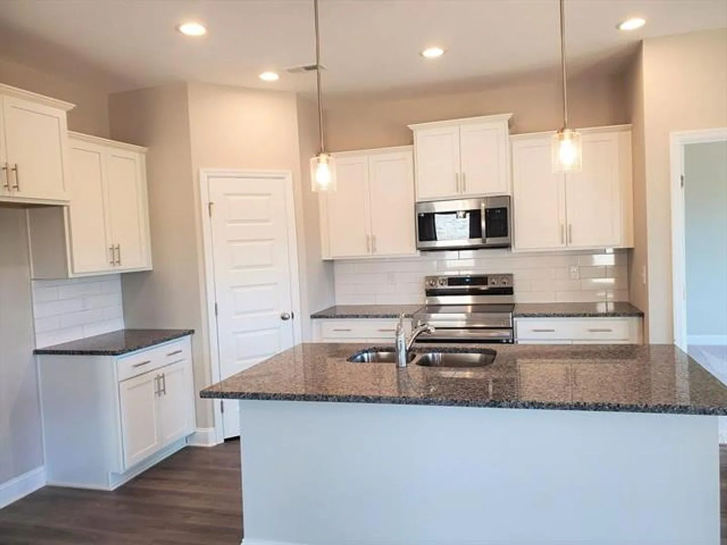 3 Bedroom, 2 Bath home. — Photo 3