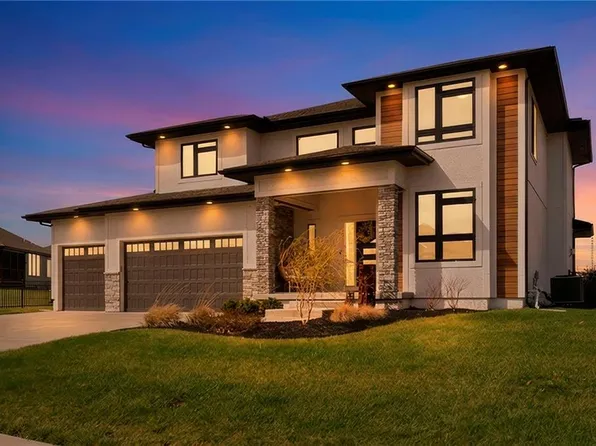 4808 NE Jamestown Dr, Lees Summit, MO 64064