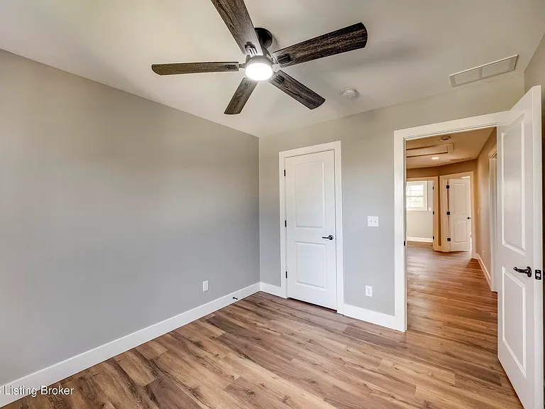 114 N Elm Grove Ave — Photo 28