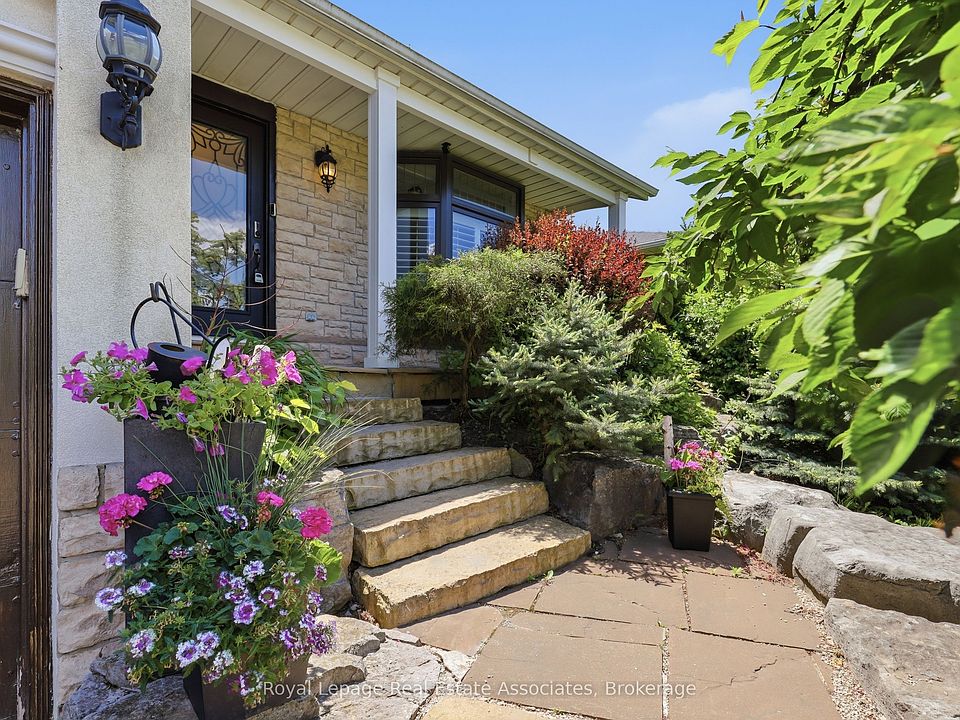 1st image of 2580 Homelands Dr
