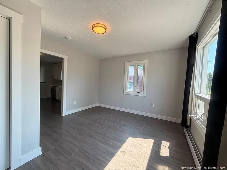 91 Purdy Ave — Photo 10