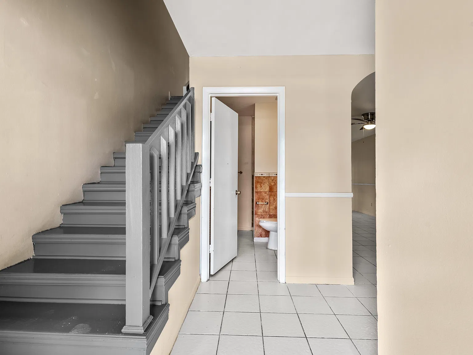3 bed, 2.0 bath, 1226 sqft, $2,300 — Photo 3