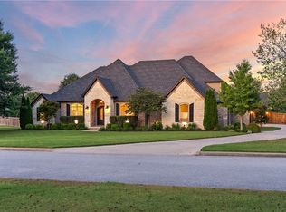 120 Abbey Ln, Fayetteville, AR 72703