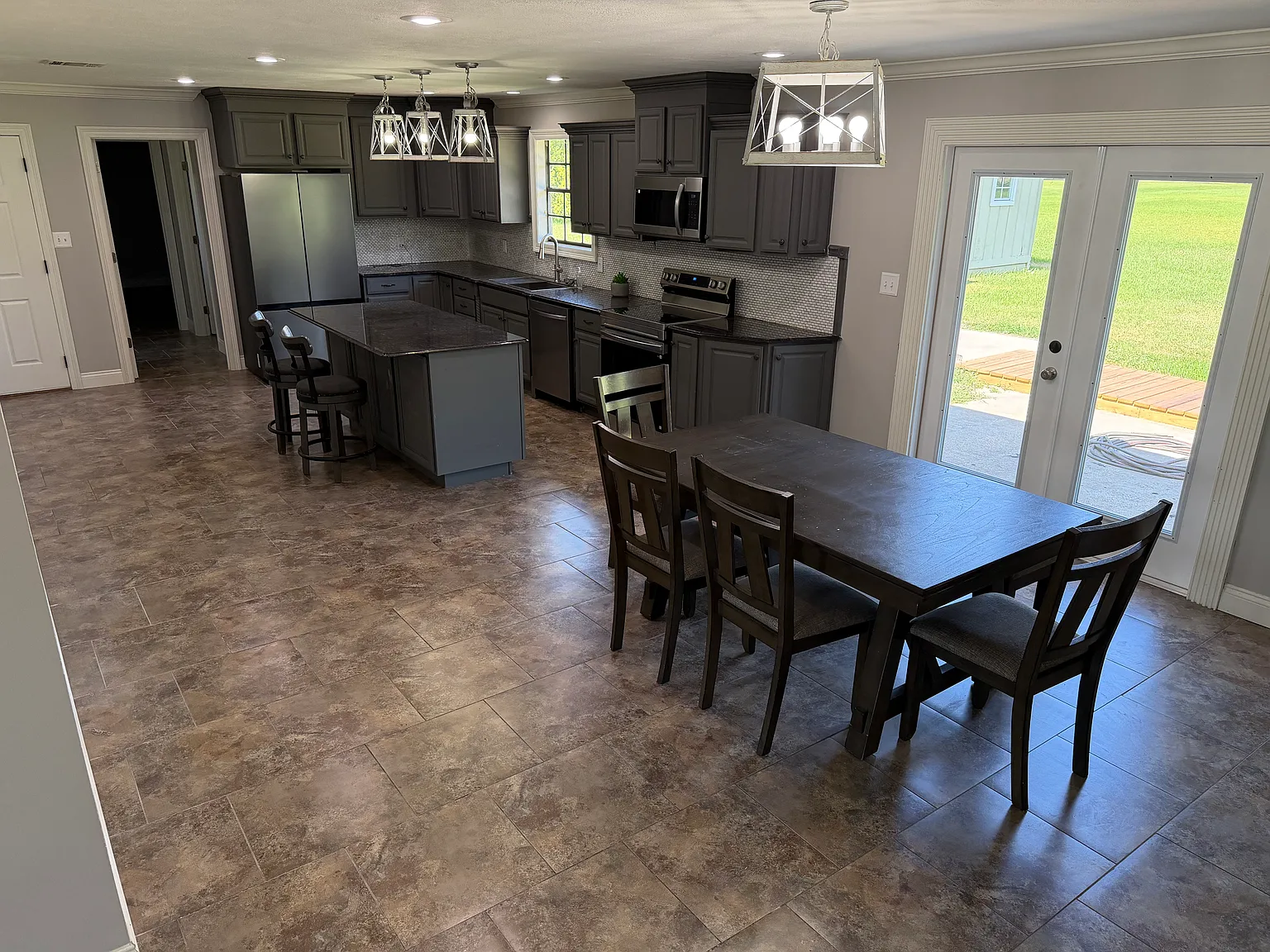 4 bed, 2350 sqft, $2,750 — Photo 4