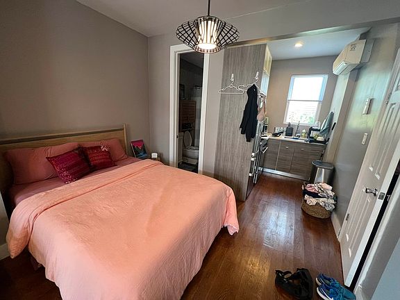 5th image of 38 Catherine St APT 1L