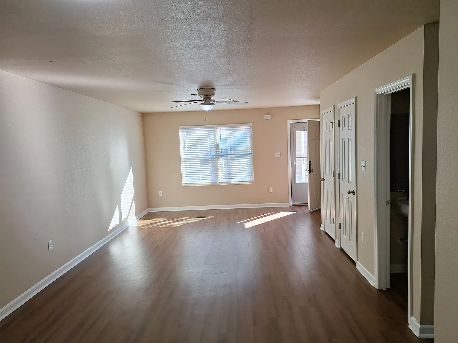 3 bed, 1.5 bath, 1174 sqft, $1,150 — Photo 2