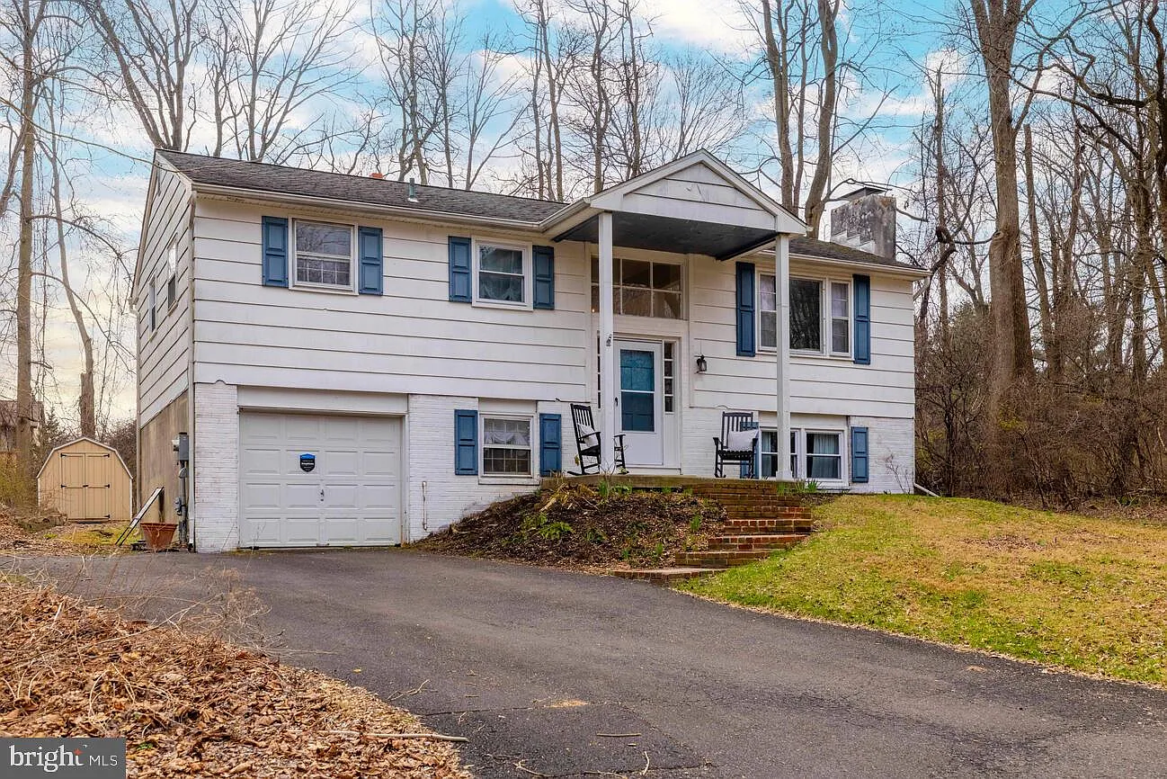 1555 Fieldwood Rd photo 1