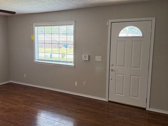 2nd image of 904 SE G St