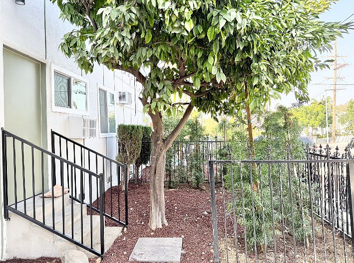 1st image of 3522 Bellevue Ave #9