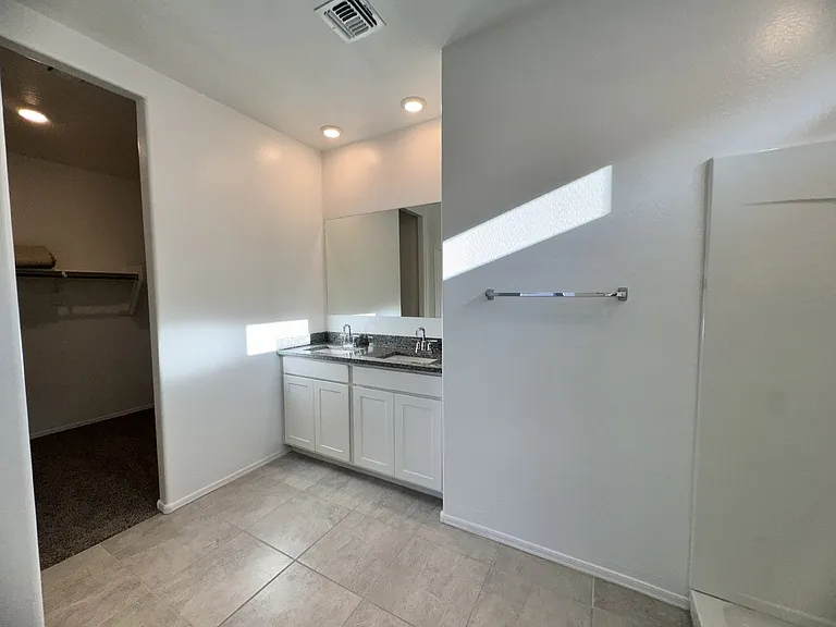 1137 W Chimes Tower Dr — Photo 9