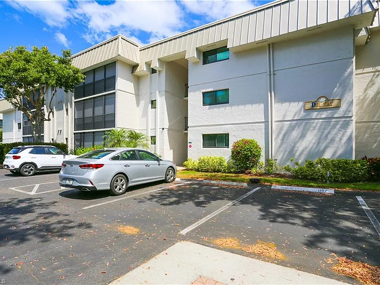 788 Park Shore Dr #D27 — Photo 8
