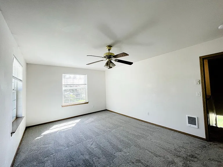 1427 Virginia Ave — Photo 18