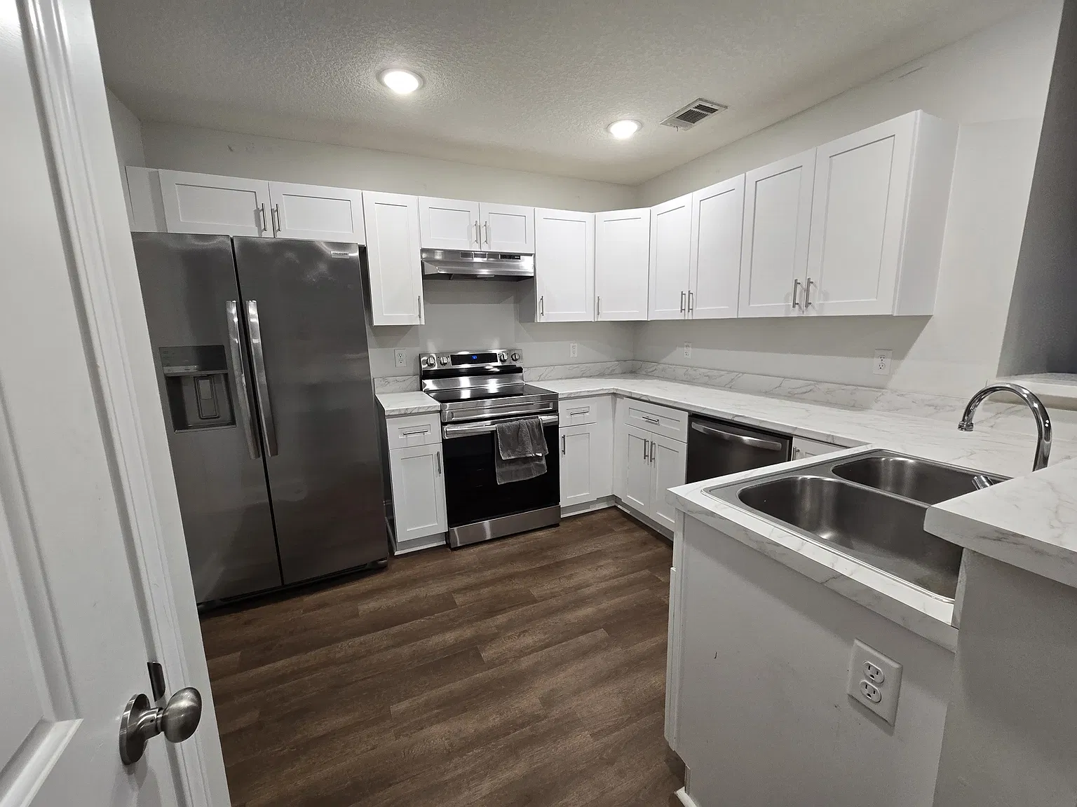 3 bed, $1,550 — Photo 4