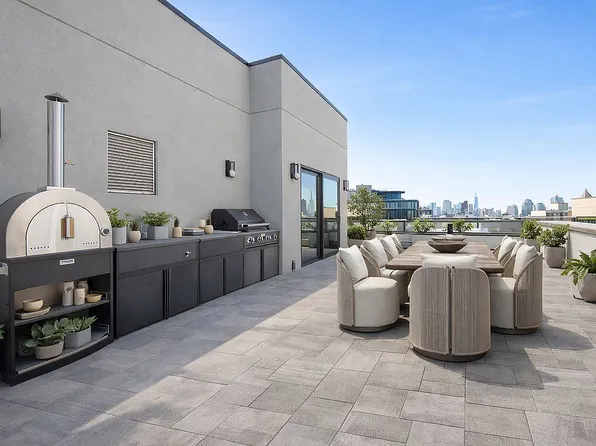 19 N Henry St #4, Brooklyn, NY 11222